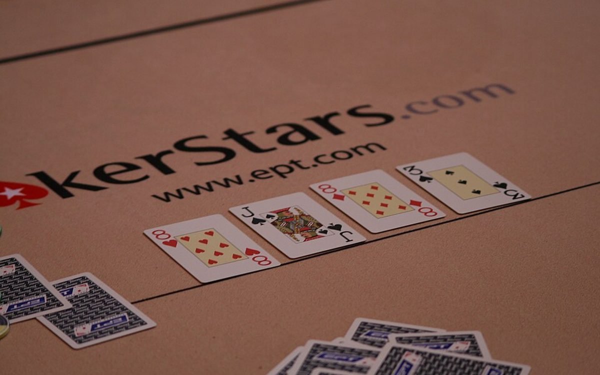 Fast-fold : le cash game à rotation rapide expliqué