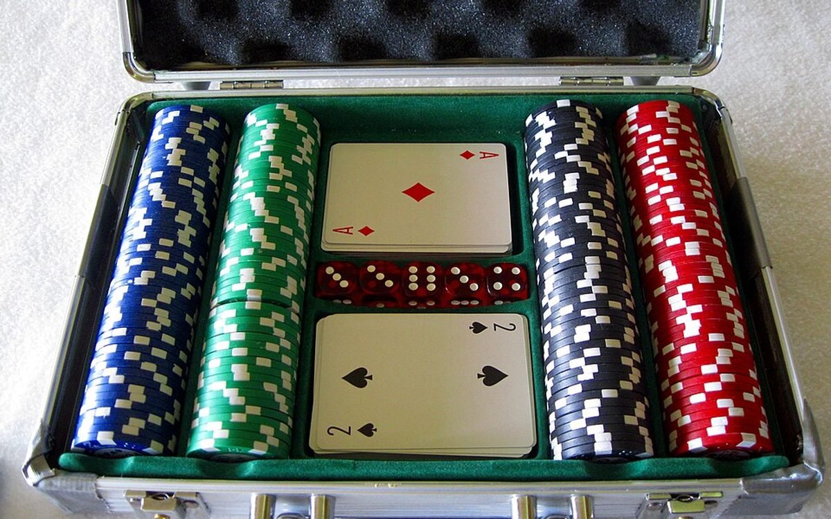 Bankroll au poker en ligne : combien de caves selon le format