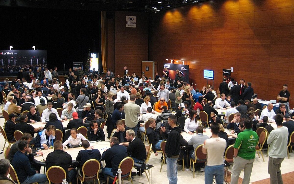 Tournois de poker en ligne : structures, late reg, re-entry et paiements